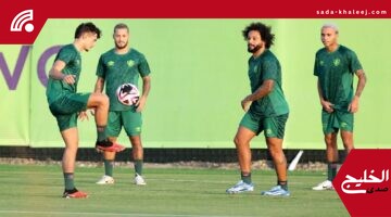 لاعبي فلومينينسي يستخدمون واقي الشمس استعدادًا لمواجهة الهلال في الأجواء الحارة
