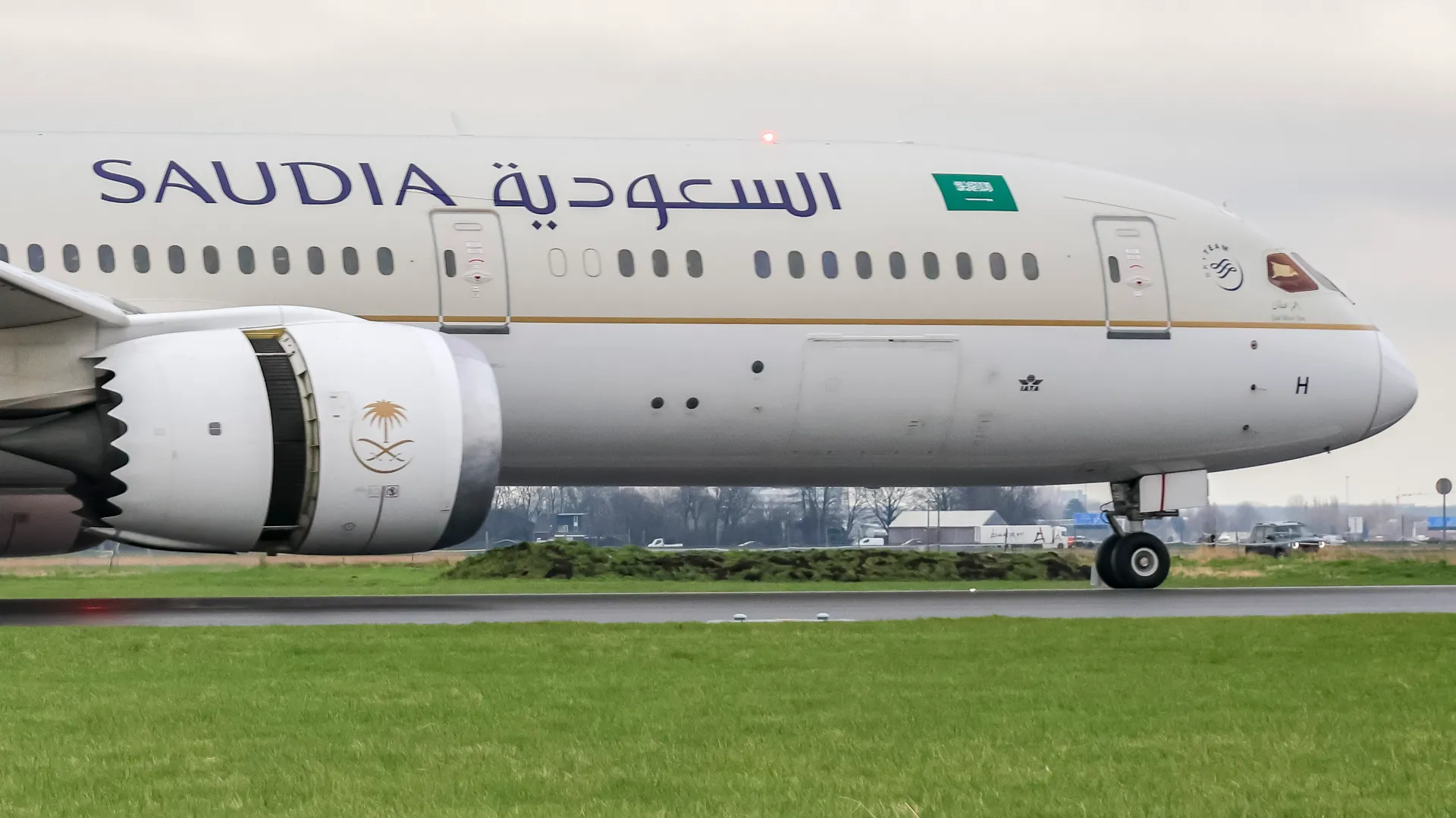 حقوق المسافر عند تأخر الطائرة: هل يحق لك المطالبة بتعويض مالي؟