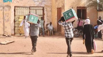 مركز الملك سلمان للإغاثة يمكّن الشباب ويوزّع آلاف السلال الغذائية في اليمن والسودان