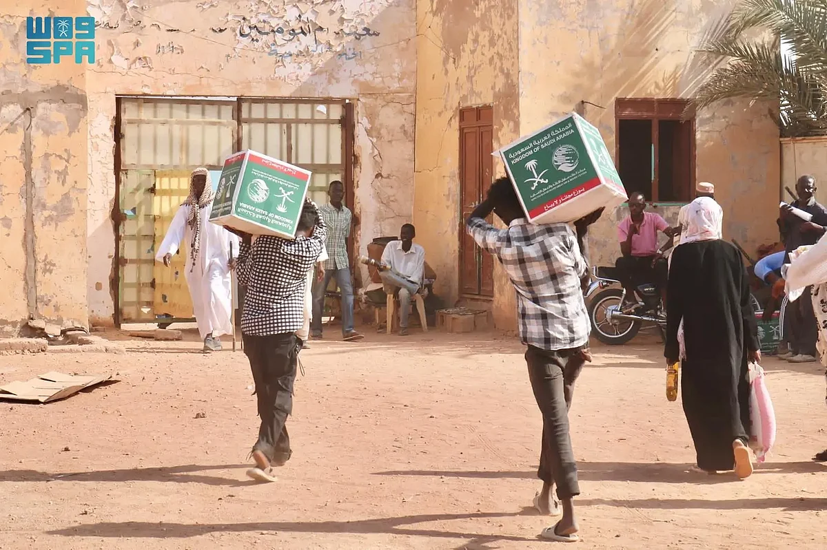 مركز الملك سلمان للإغاثة يمكّن الشباب ويوزّع آلاف السلال الغذائية في اليمن والسودان