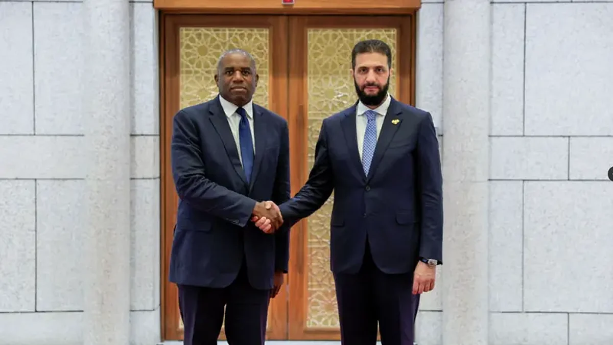 استئناف العلاقات الدبلوماسية بين بريطانيا وسوريا بعد 14 عامًا في دمشق
