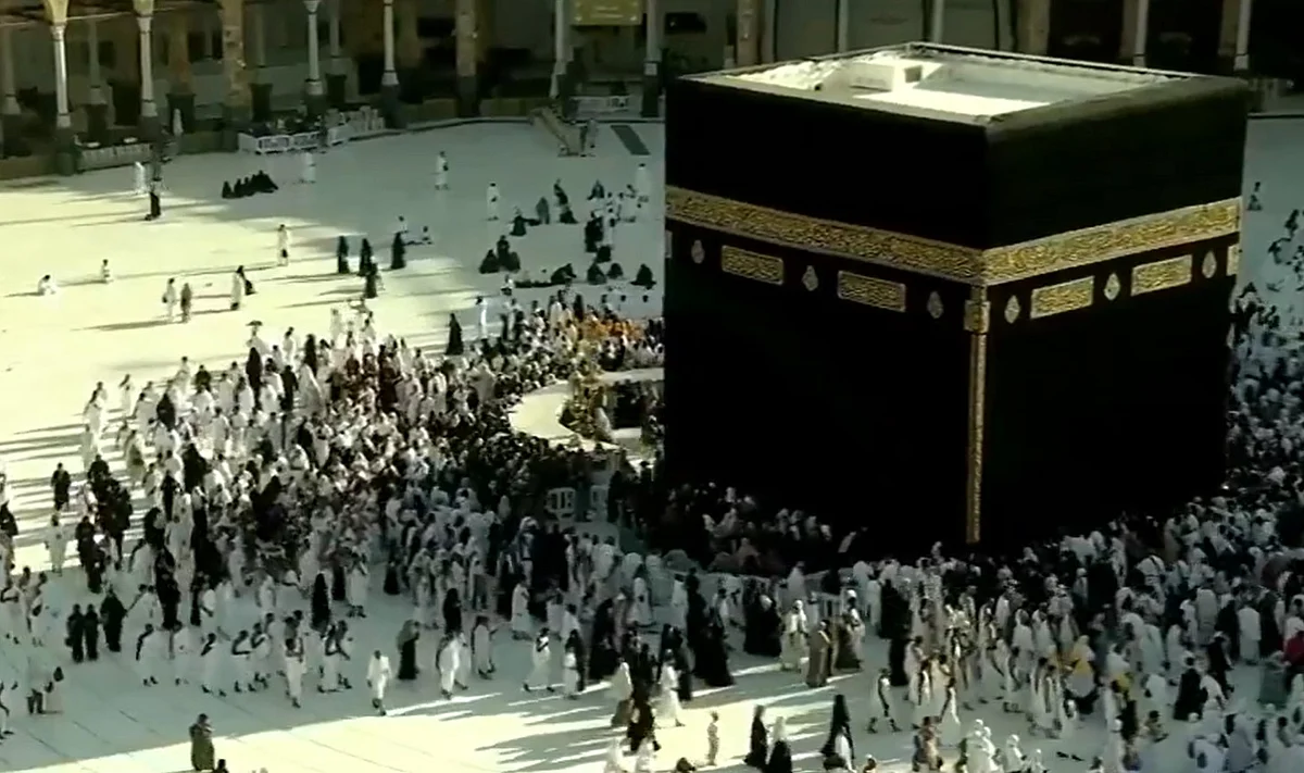 فيديو يوثق دخول المعتمرات الحطيم بانسيابية تامة حول الكعبة المشرفة