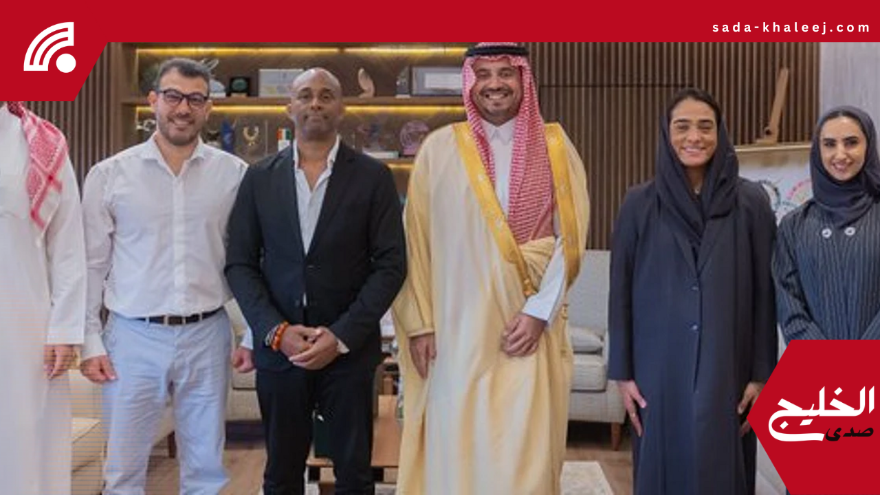 بن جلوي يبحث مع رئيس الاتحاد الدولي للفنون القتالية فرص تطوير اللعبة واستضافة البطولات
