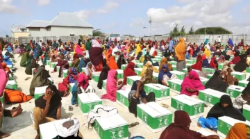 مركز الملك سلمان يوزع آلاف السلال الغذائية بالسودان وسوريا والصومال ويدشّن مشروعًا ضخمًا في اليمن