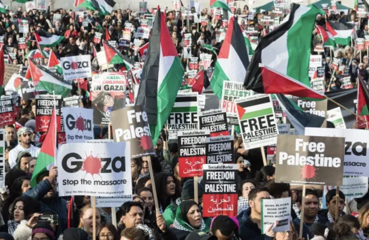 الآلاف يتظاهرون في لندن بعد تصنيف “تحرك من أجل فلسطين” جماعة إرهابية